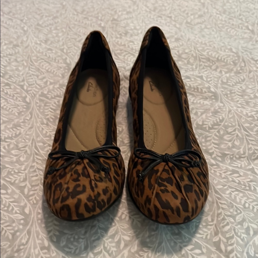 Clarks Brown Leopard Print‎ Flats Size 8